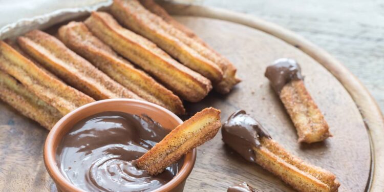 Faça crocantes churros caseiros em apenas 15 minutos