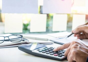 Os 6 aparelhos que mais puxam energia em stand-by (e você nem percebe)