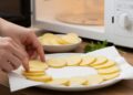 Esta batata frita de micro-ondas vai te surpreender com o sabor e a crocância