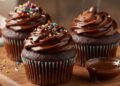 Receita de cupcake com ganache de chocolate e não precisa levar ao forno