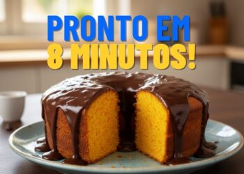 Bolo de cenoura com ganache de chocolate pronto em 8 minutos