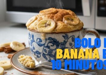 Bolo de banana delicioso que fica pronto em 10 minutos