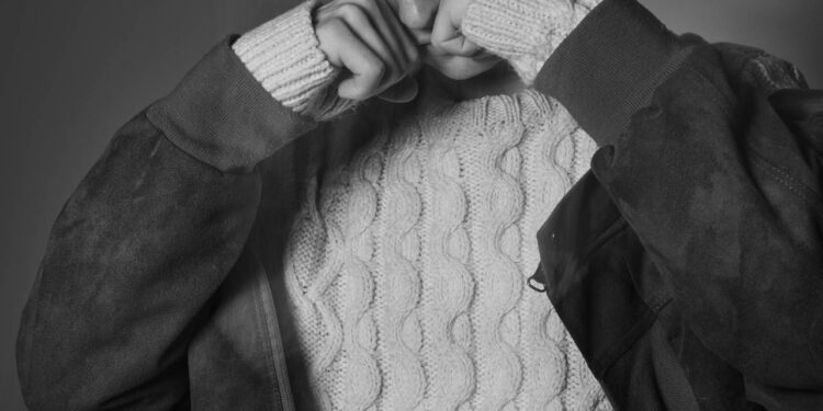 Estas são as três cores que pessoas com baixa autoestima usam, segundo a psicologia