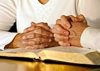 Versículos bíblicos que lembram que o simples também é sagrado