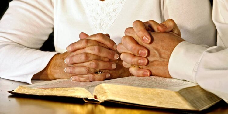 Versículos bíblicos que lembram que o simples também é sagrado