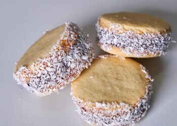 Doce de amido de milho simples e cremoso que fica pronto em 10 minutos pro café da manhã