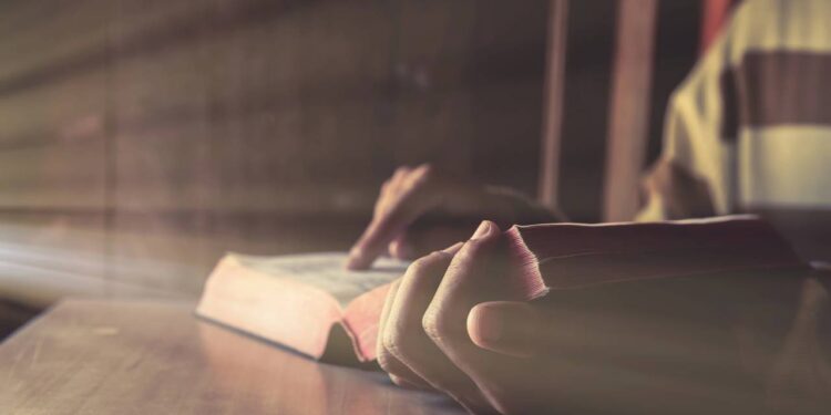 5 versículos curtos para ler de manhã e começar o dia com mais confiança