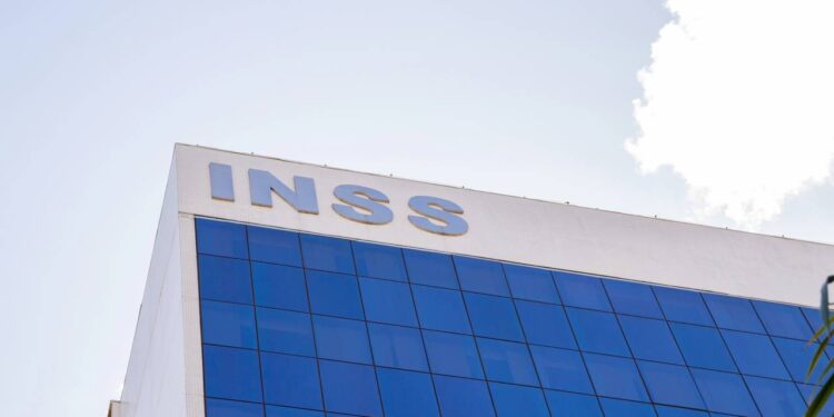 Quem planeja se aposentar em 2026 deve ficar atento a estas regras do INSS