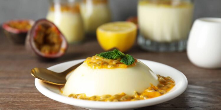 Aprenda a fazer um cremoso mousse de maracujá em menos de 30 minutos