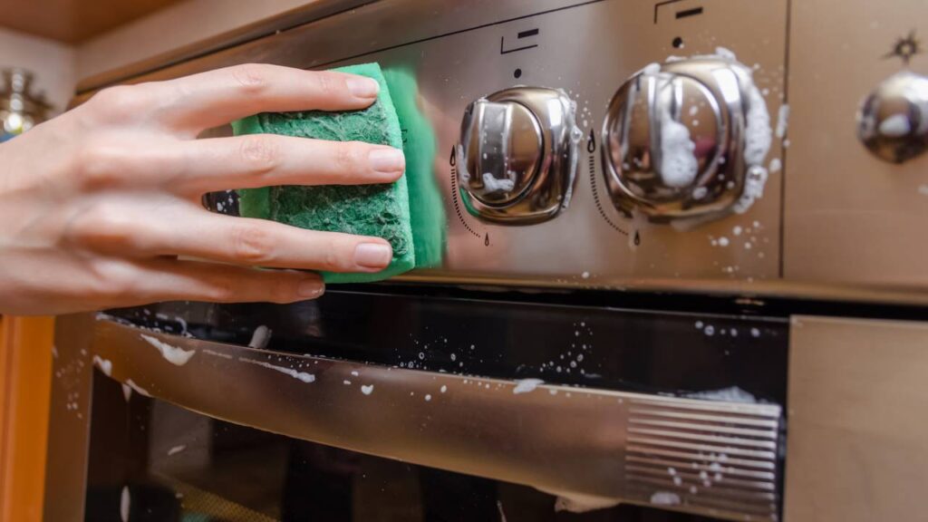 Nem cif, nem veja multiuso: óleo de cozinha usado que limpa inox como novo