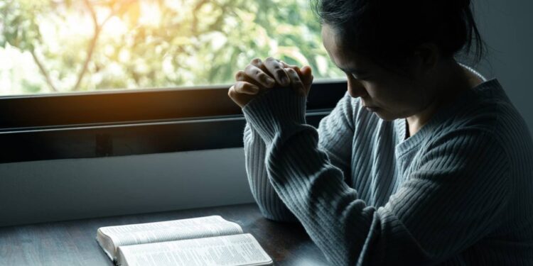 Trechos sagrados da Bíblia para aumentar a autoestima em dias tristes
