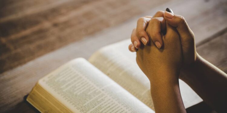 Mensagens bíblicas para fazer em casa quando se sentir sozinho