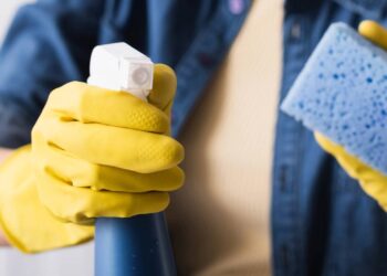 Dica para economizar na limpeza: como aproveitar melhor o  detergente