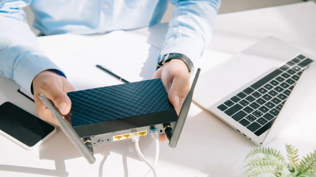 Os 6 aparelhos que mais puxam energia em stand-by (e você nem percebe)