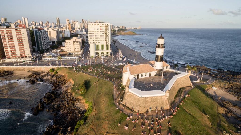 Esta metrópole brasileira fascina viajantes com festas que a coroam como Capital da Alegria