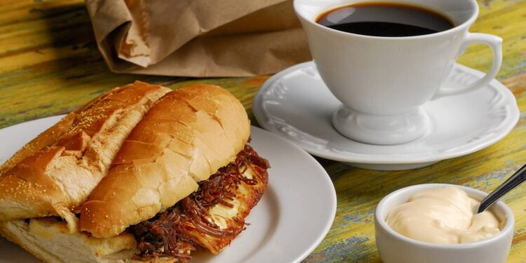Receita de sanduíche de carne de sol com nata em casa com orientações de chef do Masterchef