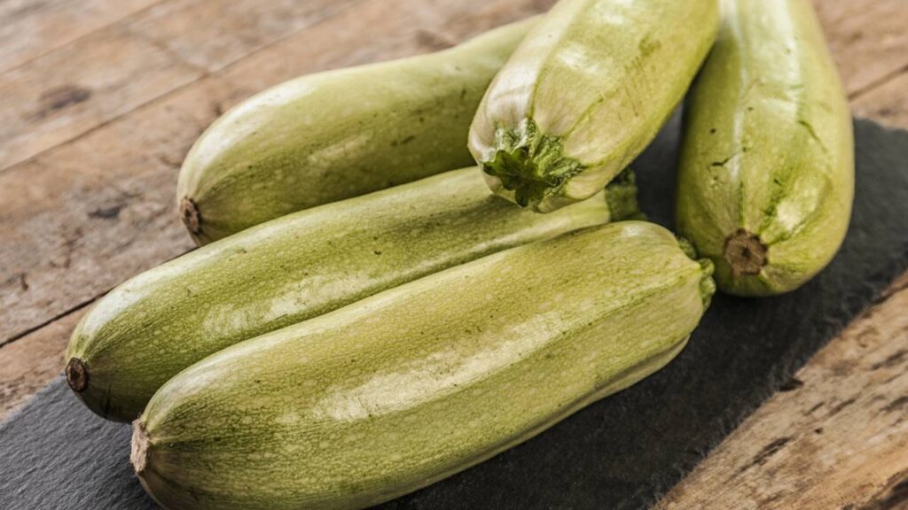 Esta é a forma correta de cultivar abobrinhas no quintal sem dificuldade