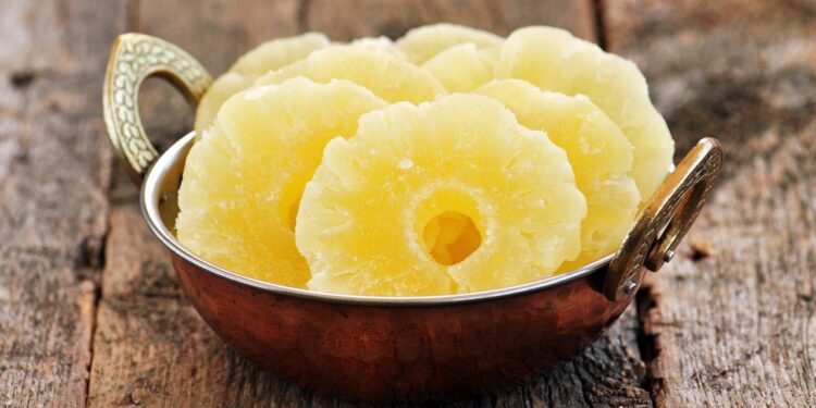 Para dormir melhor, você deve comer esta fruta rica em vitamina C no jantar