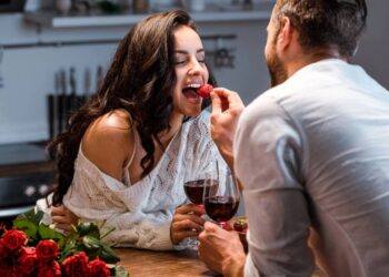 Os 3 signos que podem conhecer o amor da vida neste mês