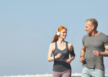 Como deixar a pele e a saúde protegida durante os exercícios no verão