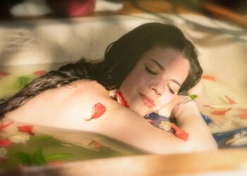 3 melhores banhos de ervas para acabar com a exaustão