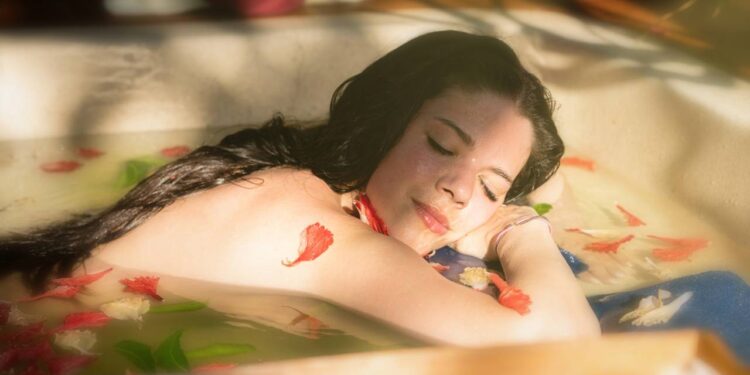 3 melhores banhos de ervas para acabar com a exaustão