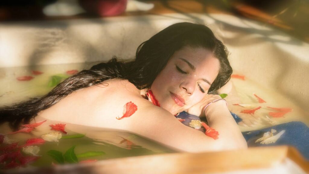 Como preparar banhos relaxantes com ervas e flores para o bem-estar