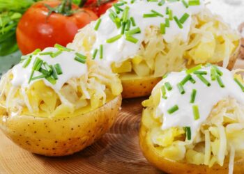 Conforto na hora da fome: batata recheada pronta em minutos