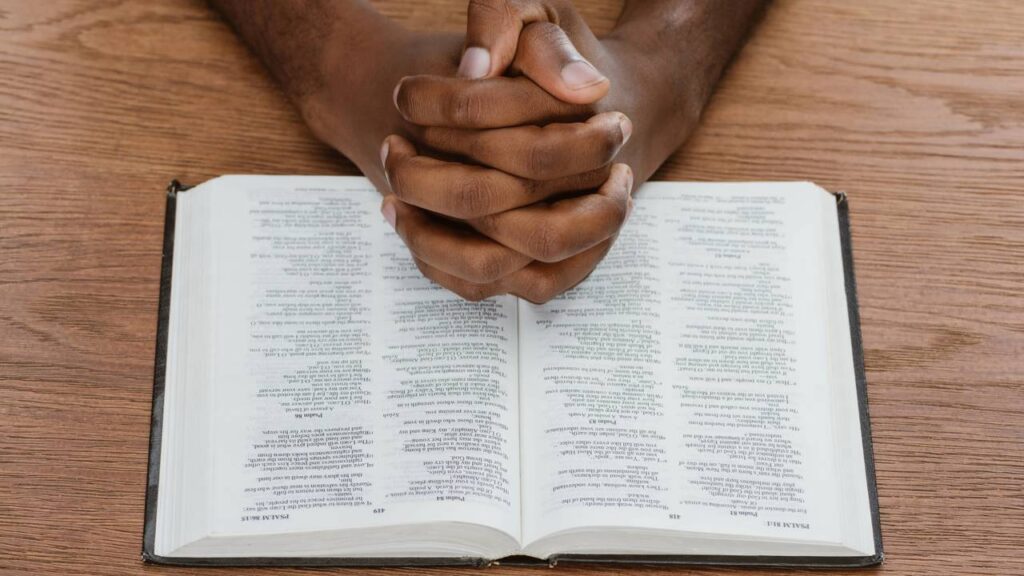 1 João 4:18 revela o segredo espiritual para viver em paz