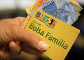 Bolsa Família: beneficiários com NIS final 8 recebem na quarta-feira (26)