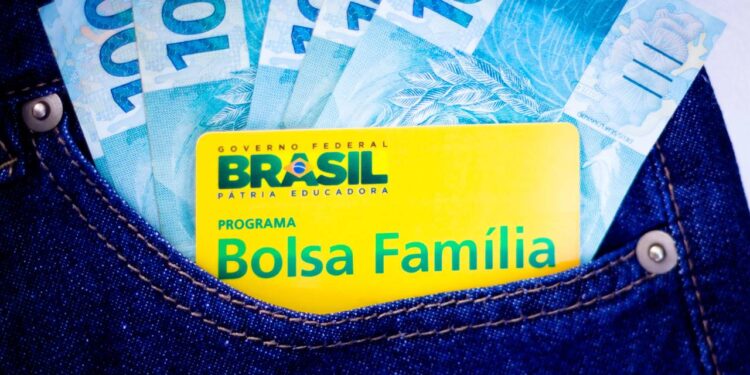 Bolsa Família: beneficiários com NIS final 6 recebem segunda-feira (24)