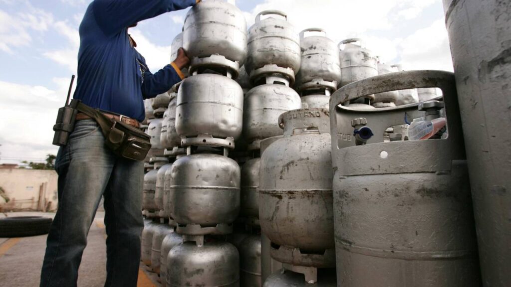 Governo libera mais de R$ 3 bilhões em benefício extra para famílias cadastradas no CadÚnico