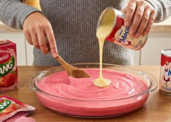 Aprenda a fazer um cremoso danonão caseiro na travessa para sua sobremesa de final do ano