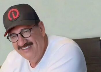 Ratinho mostra mamilo ao vivo no Programa do SBT e gera polêmica nas redes sociais