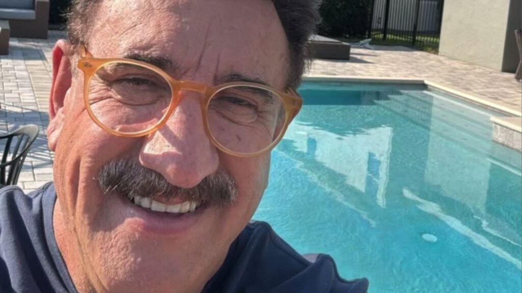 Ratinho mostra mamilo ao vivo no Programa do SBT e gera polêmica nas redes sociais