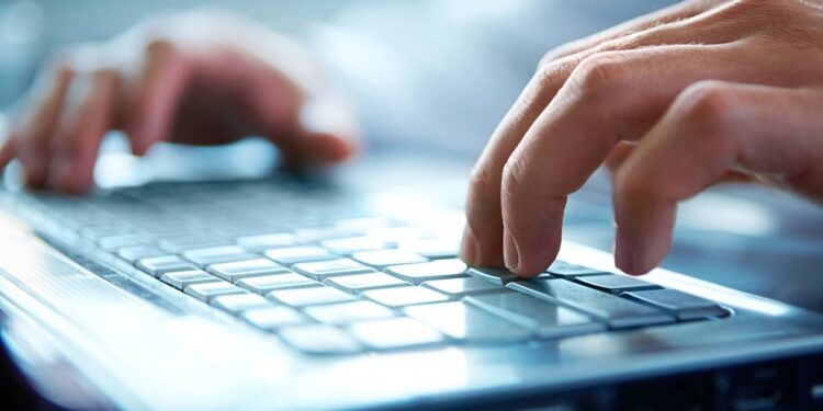 Governo Federal amplia parceria com gigante da tecnologia para oferecer cursos gratuitos