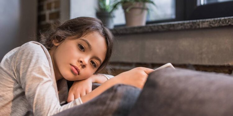 Por que crianças maduras sofrem quando adultas, segundo psicologia