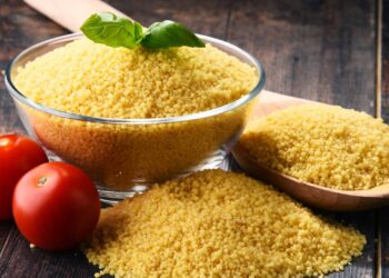 Cuscuz de micro-ondas pronto em minutos transforma seu café da manhã