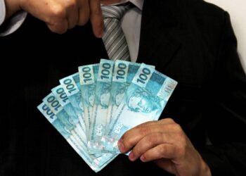 Motorista recebe R$ 50 mil em sorteio após pedir CPF na nota ao abastecer o carro