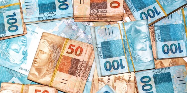 Quando o novo salário mínimo de R$ 1.631 entrará em vigor?