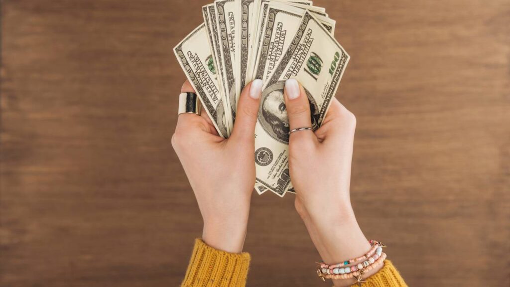 “Bolsa Família americano” é proposto por Trump e tem repercussão na internet