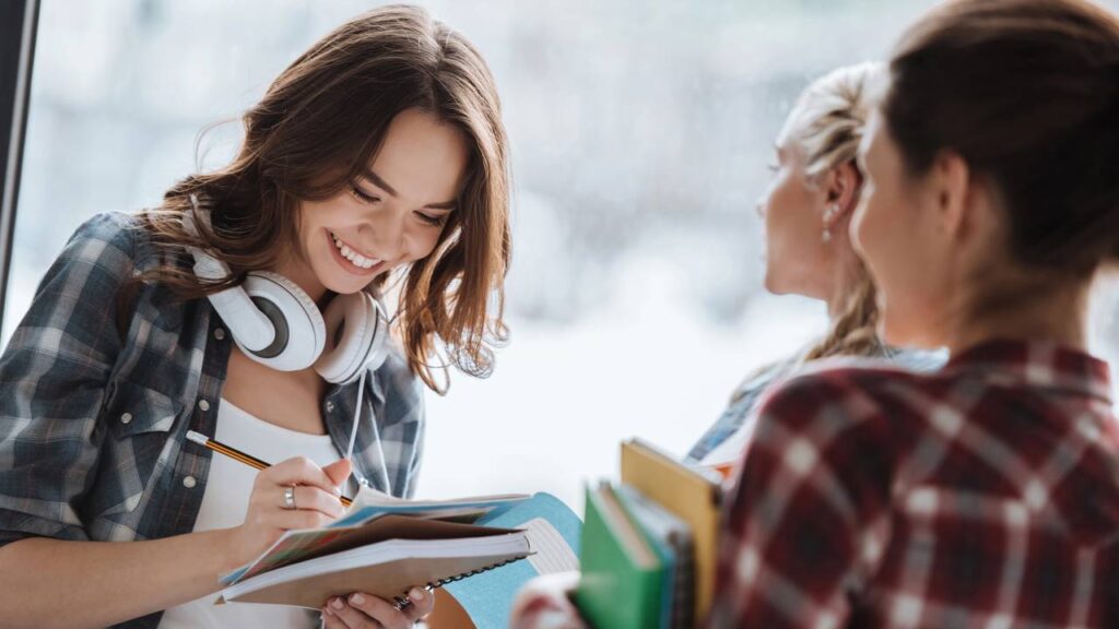 Governo convoca 195 novos beneficiários para bolsas de estudo no valor de um salário mínimo