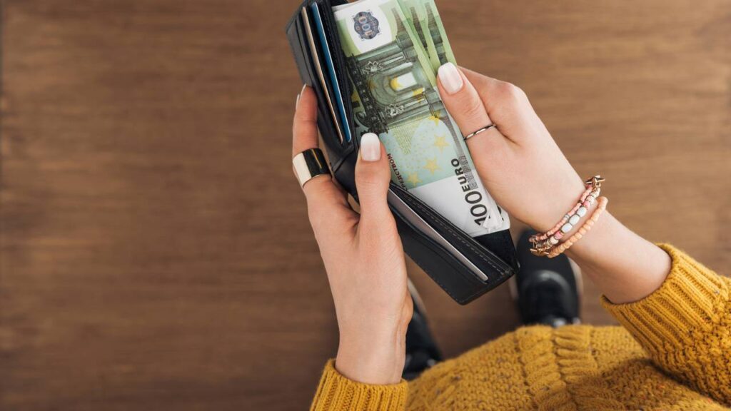 Brasileiros podem trabalhar em país onde o salário mínimo é R$ 19 mil por mês