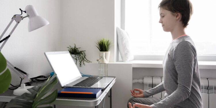 Revelados os melhores exercícios físicos simples para quem trabalha sentado o dia todo