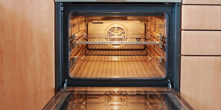 3 funções escondidas do forno que facilitam sua vida na cozinha sem você saber