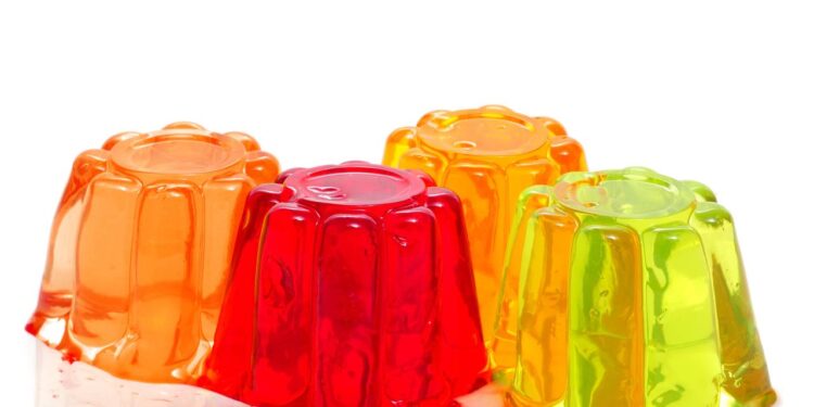 Sobremesa de gelatina com 3 ingredientes que fica cremosa e pronta em poucos minutos