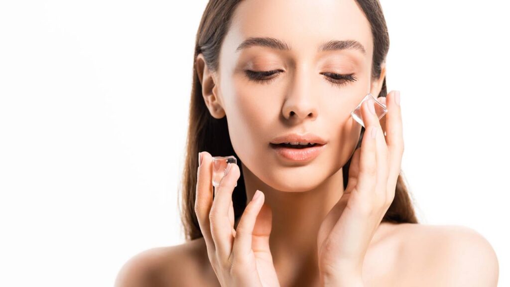 Esta técnica de 2 minutos deixa a pele mais firme e rejuvenescida, segundo dermatologista