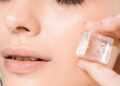 Gelo no rosto melhora sua pele e reduz olheiras, acne e inchaço