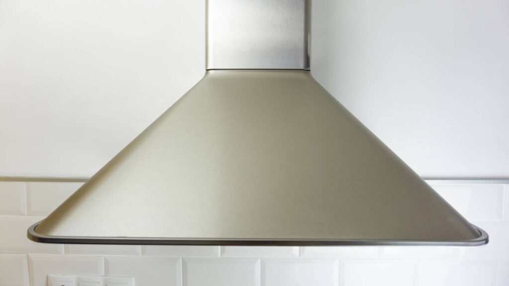 Nem veja, nem cloro gel: esse truque com casca de fruta tira gordura do exaustor em 5 minutos