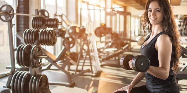 5 exercícios essenciais para pessoas que estão iniciando na academia